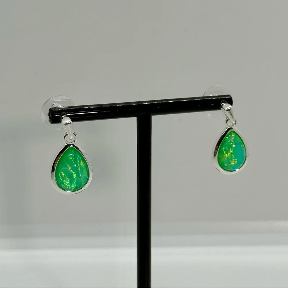 Chic Silver and Green Teardrop Earrings‎ - Nickel Free NWT